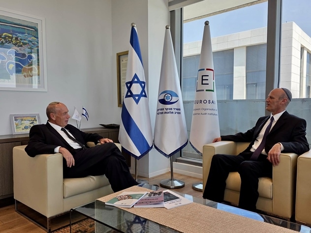 המבקר אנגלמן והמבקר הנבחר ראבילו בפגישתם היום