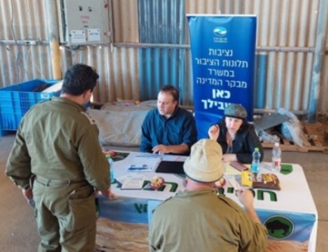 עובדי נציבות תלונות הציבור גובים תלונות מחיילי מילואים בבסיסי צה"ל לאחר שובם מעזה