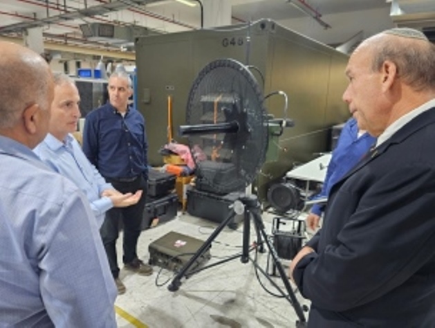 מבקר המדינה מתניהו אנגלמן בחברת אירונאוטיקס.