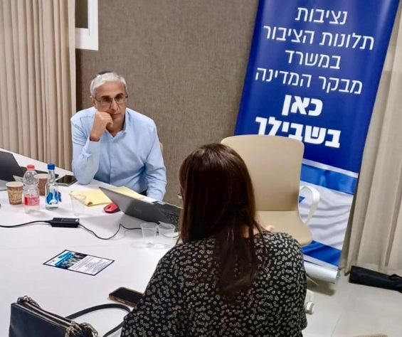 Attorney Ronen Karavani at the Office of the Ombudsman's station in the Sdot Negev Regional Council