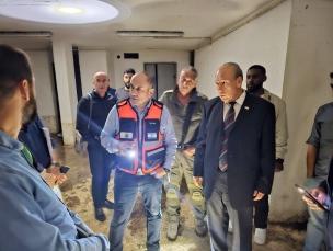 המבקר אנגלמן בסיור במקלטים בצפון