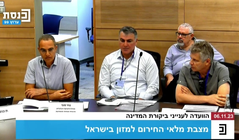 "רק בשבוע השלישי למלחמה משרד ראש הממשלה ומשרד התיירות יצאו עם פתרונות לאירוח בבתי מלון ובאוהלים. לא היה מידע על מי פונה ולאן". 