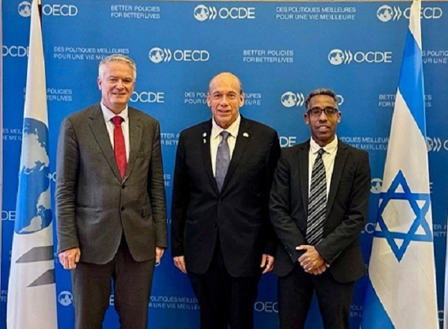 המבקר, משה סמו ומזכ"ל ה-OECD