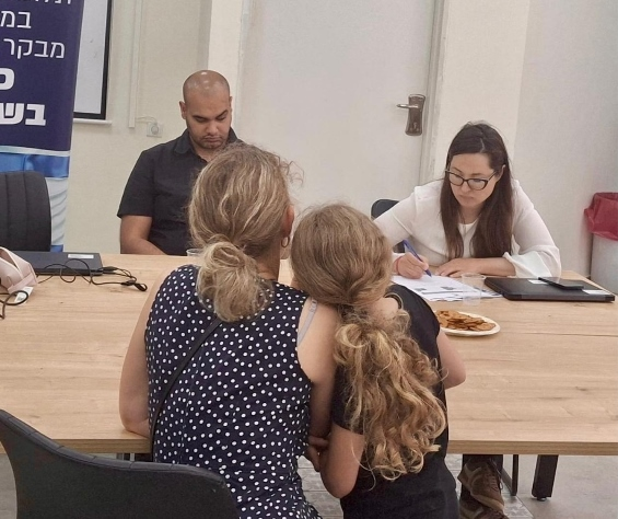 Attorneys Sari Jabara and Anastasia Rosenkranz at the Office of the Ombudsman's station in the Hof Ashkelon Regional Council