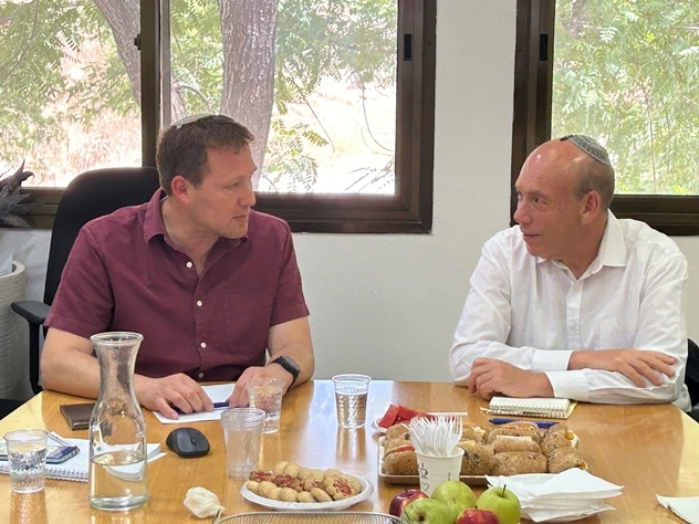 מבקר המדינה מתניהו אנגלמן בפגישה עם ראש המועצה האיזורית גולן אורי קלנר