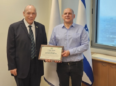 מבקר המדינה עם מנכ"ל ארגון "אדם, טבע ודין"