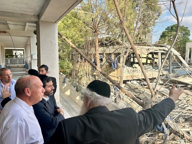 המבקר אנגלמן בבית הספר עלה בבני ברק