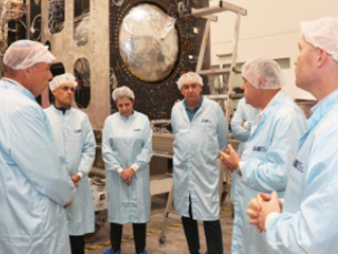 מבקר המדינה אנגלמן בסיור בתעשייה האווירית 