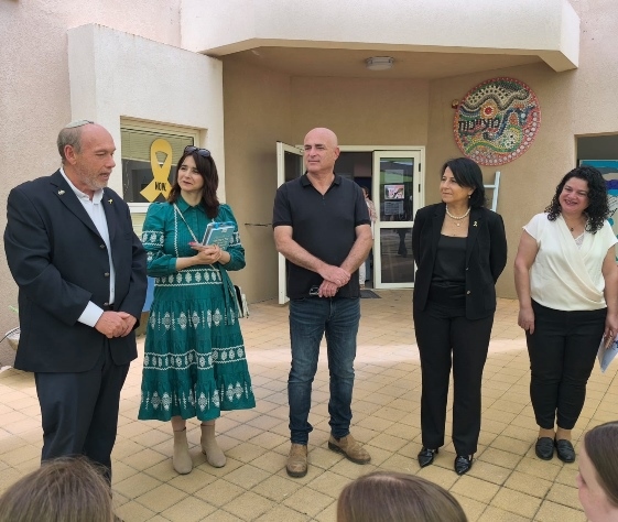 "להקצות משאבים": המבקר אנגלמן בסיור. צילום: דוברות מחוז צפון של משרד החינוך 